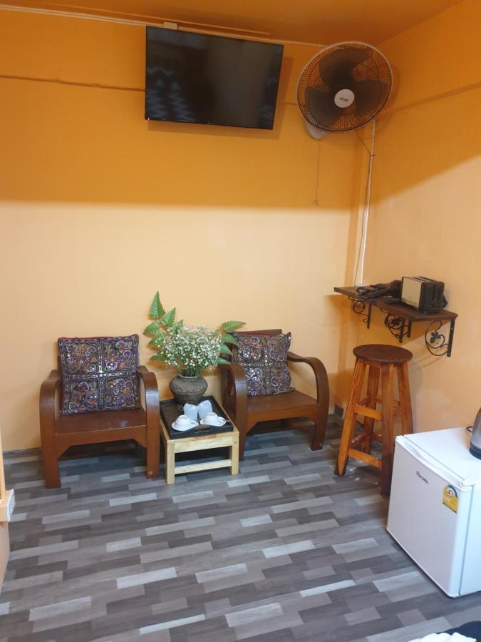 Keta' Jungle Trek House Hostel Chiang Mai Bagian luar foto